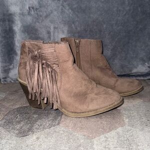 Faded Glory Women's Brown Faux Suede Fringe Ankle Boots Size 11 (Pre-Owned)